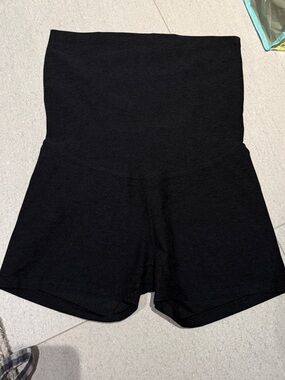 Beyond Yoga Maternity beyond the bump Black Seamless Stretch Shorts